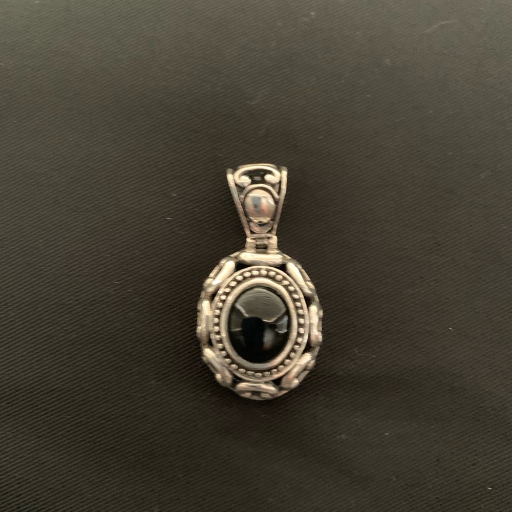 Sterling Silver Pendant With Black Stone.
Great Condition